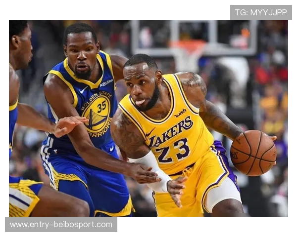 湖人队迎战勇士队的季后赛关键战役詹姆斯和库里再度对决全场焦点