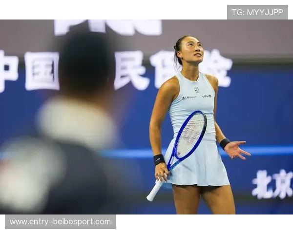 网球赛场精彩对决不断，年轻新星逆袭震撼观众